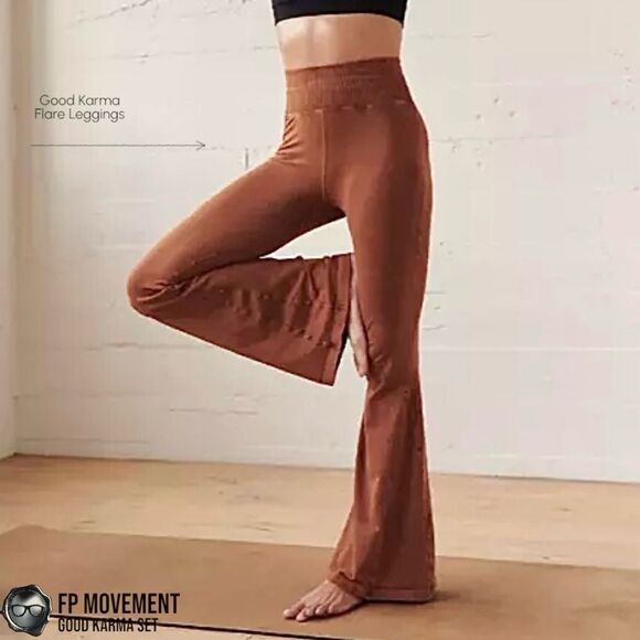 FP MOVEMENT GOOD KARMA SET BLACK SQUARE NECK BRA + TOASTED COCONUT FLARE LEGGING - Picture 10 of 15
